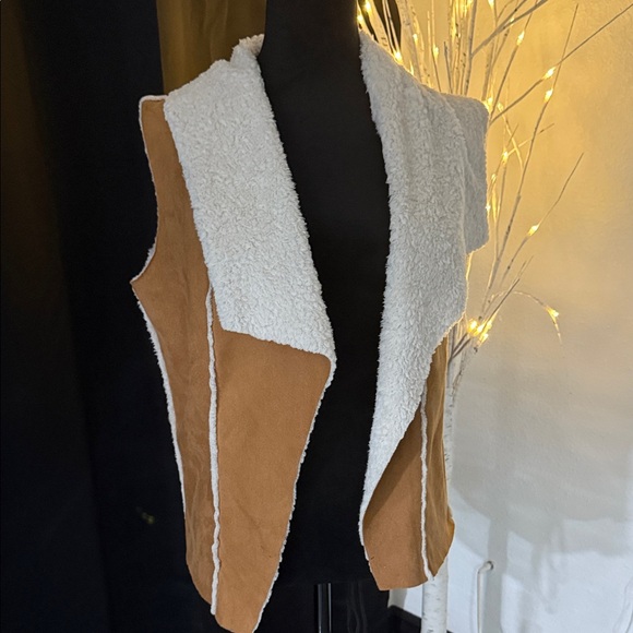 SHEIN Brown and Cream Shearling Vest - Picture 1 of 2